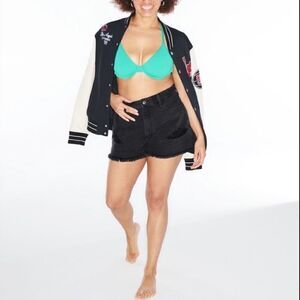 Hollister NWT Ultra High Rise Mom Shorts 3” Vintage Denim Black Raw Hem Size 13